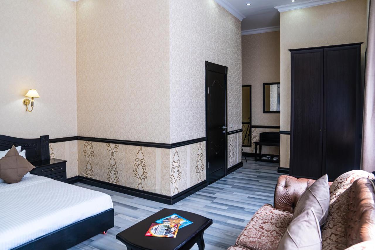 Belon Lux Hotel Astana Buitenkant foto
